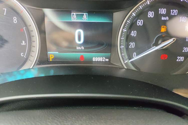 Used Buick GL6 2019 18T 6-Seater Elite Version China VI Standard Odometer Close Up