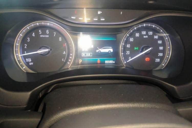 Used Buick GL6 2019 18T 6-Seater Connected Luxury Version China VI Standard Odometer Close Up