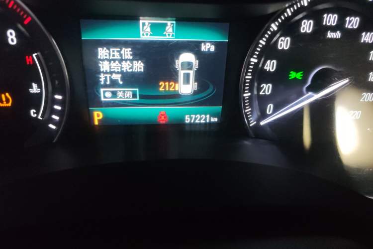 Used Buick GL6 2019 18T 6-Seater Connected Luxury Version China VI Standard Odometer Close Up