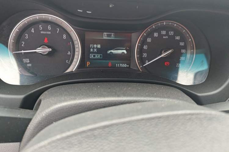 Used Buick GL6 2019 18T 6-Seater Connected Luxury Version China VI Standard Odometer Close Up