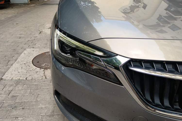 Used Buick GL6 2019 18T 6-Seater Connected Luxury Version China VI Standard Right Front Headlight