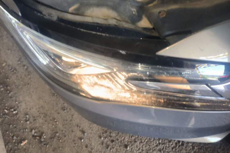 Used Buick GL6 2019 18T 6-Seater Connected Luxury Version China VI Standard Right Front Headlight