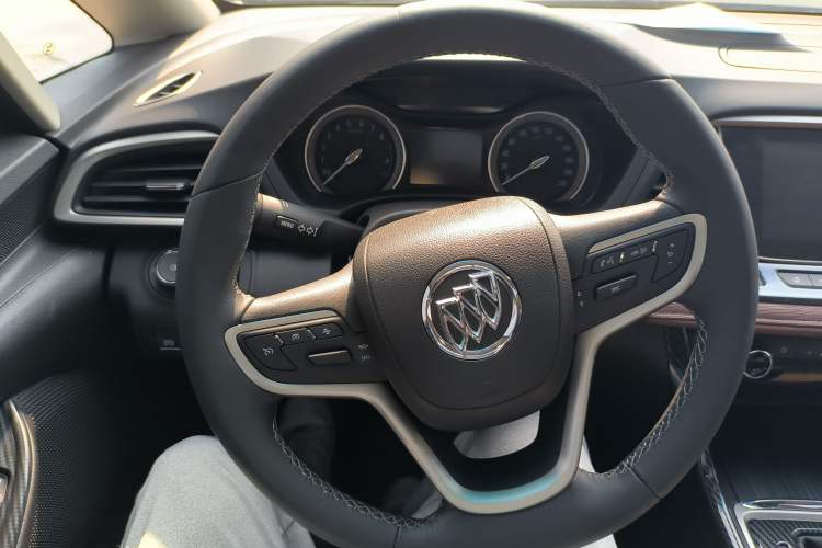 Used Buick GL6 2019 18T 6-Seater Connected Luxury Version China VI Standard Steering Wheel