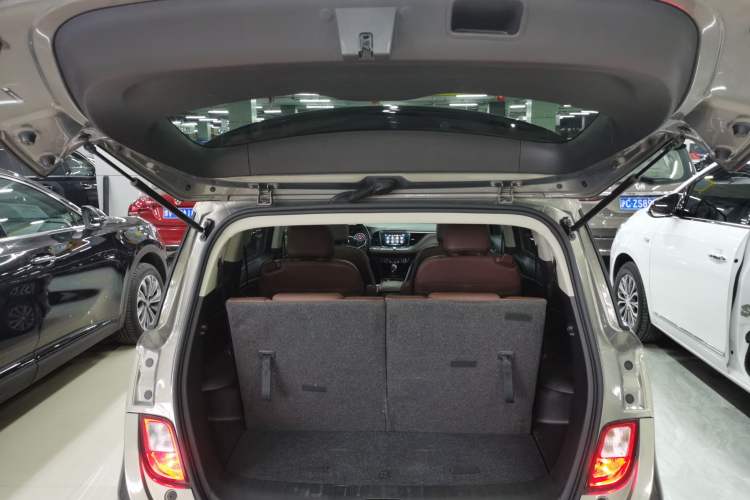 Used Buick GL6 2019 18T 6-Seater Connected Luxury Version China VI Standard Trunk