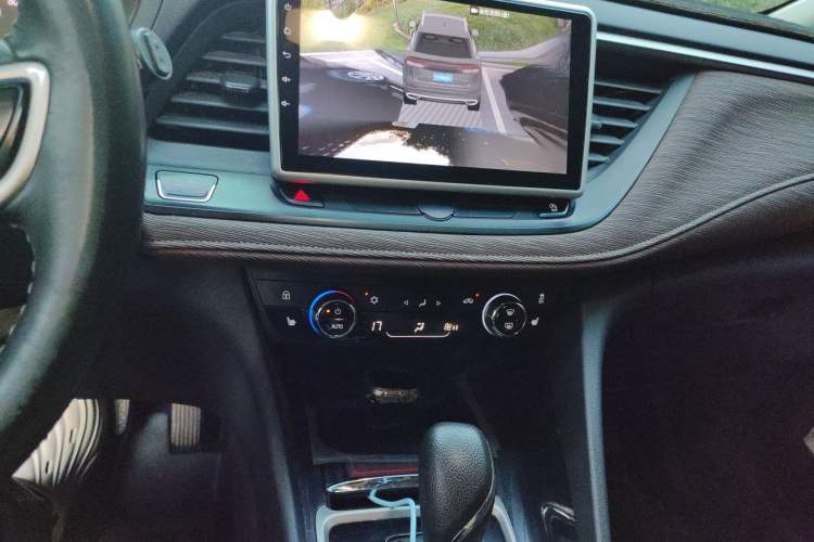 Used Buick GL6 2019 18T 6-Seater Connected Luxury Version China VI Standard Audio And AC Panel