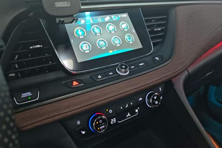 Used Buick GL6 2019 18T 6-Seater Connected Luxury Version China VI Standard Audio And AC Panel