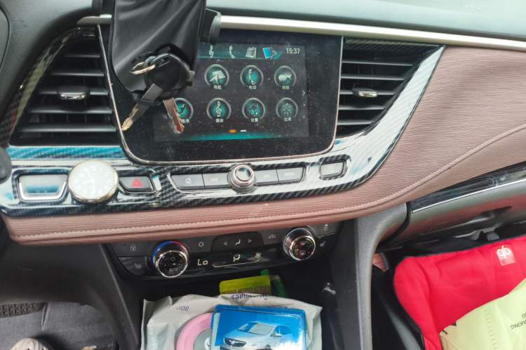 Used Buick GL6 2019 18T 6-Seater Connected Luxury Version China VI Standard Audio And AC Panel