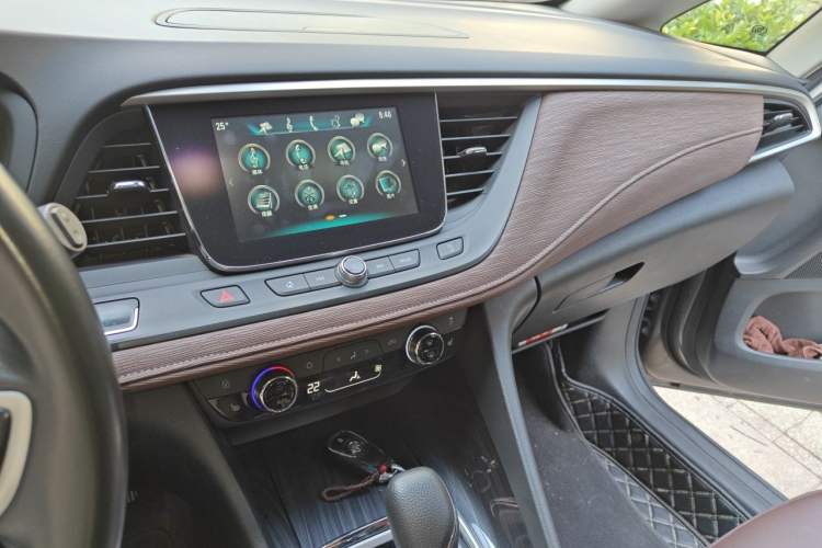 Used Buick GL6 2019 18T 6-Seater Connected Luxury Version China VI Standard Audio And AC Panel