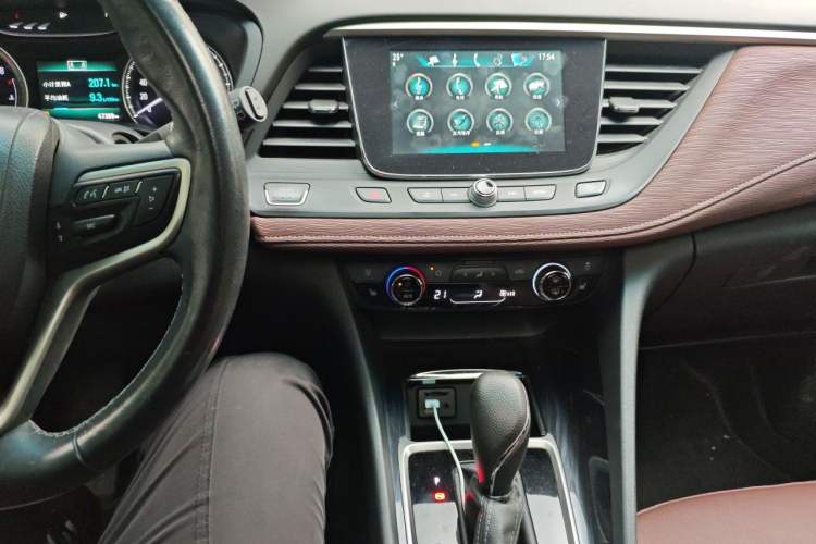 Used Buick GL6 2019 18T 6-Seater Connected Luxury Version China VI Standard Audio And AC Panel
