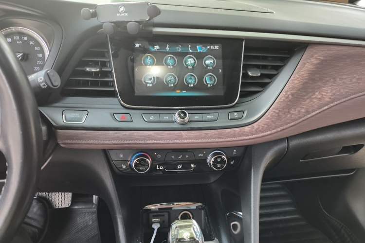 Used Buick GL6 2019 18T 6-Seater Connected Luxury Version China VI Standard Audio And AC Panel