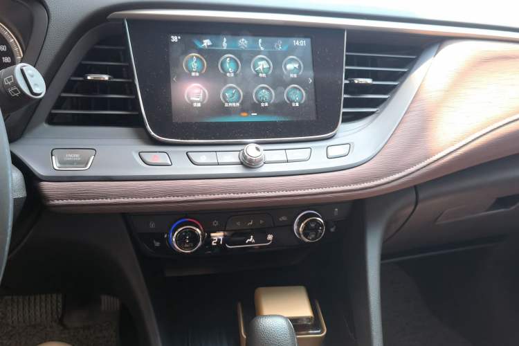 Used Buick GL6 2019 18T 6-Seater Connected Luxury Version China V Standard Audio And AC Panel
