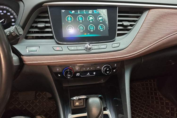Used Buick GL6 2019 18T 6-Seater Connected Luxury Version China VI Standard Audio And AC Panel