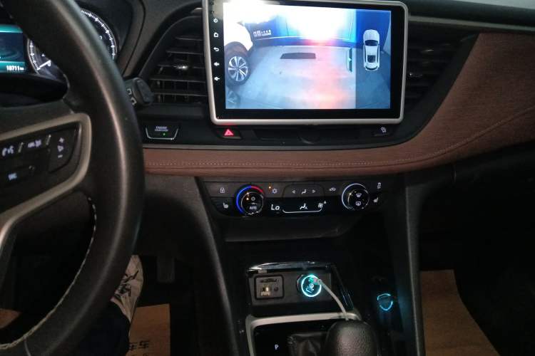 Used Buick GL6 2019 18T 6-Seater Connected Luxury Version China VI Standard Audio And AC Panel