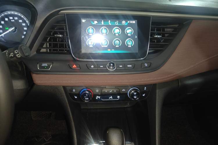 Used Buick GL6 2019 18T 6-Seater Connected Luxury Version China VI Standard Audio And AC Panel