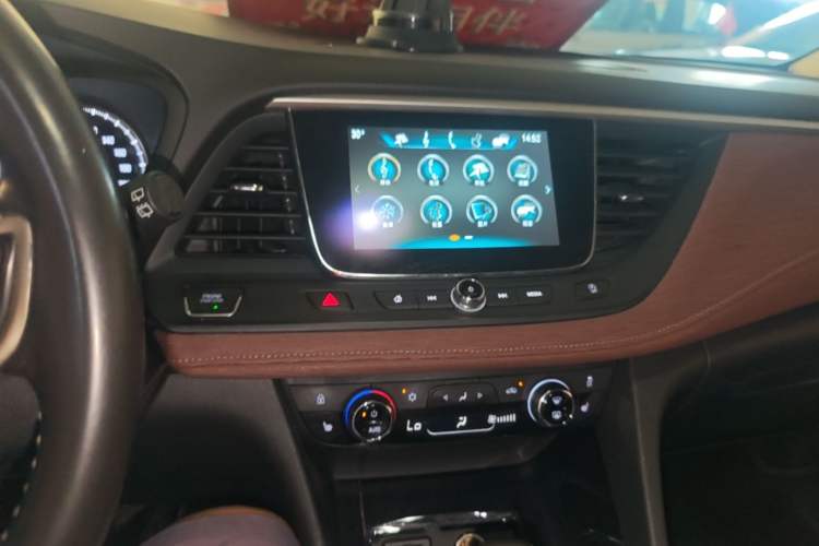 Used Buick GL6 2019 18T 6-Seater Connected Luxury Version China VI Standard Audio And AC Panel