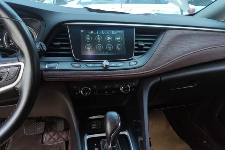 Used Buick GL6 2019 18T 6-Seater Connected Luxury Version China VI Standard Audio And AC Panel