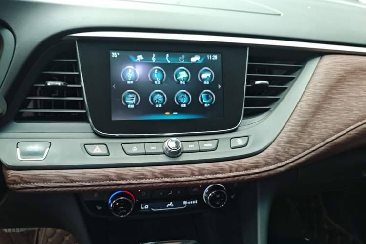 Used Buick GL6 2019 18T 6-Seater Connected Luxury Version China VI Standard Audio And AC Panel