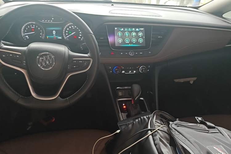 Used Buick GL6 2019 18T 6-Seater Connected Luxury Version China VI Standard Audio And AC Panel