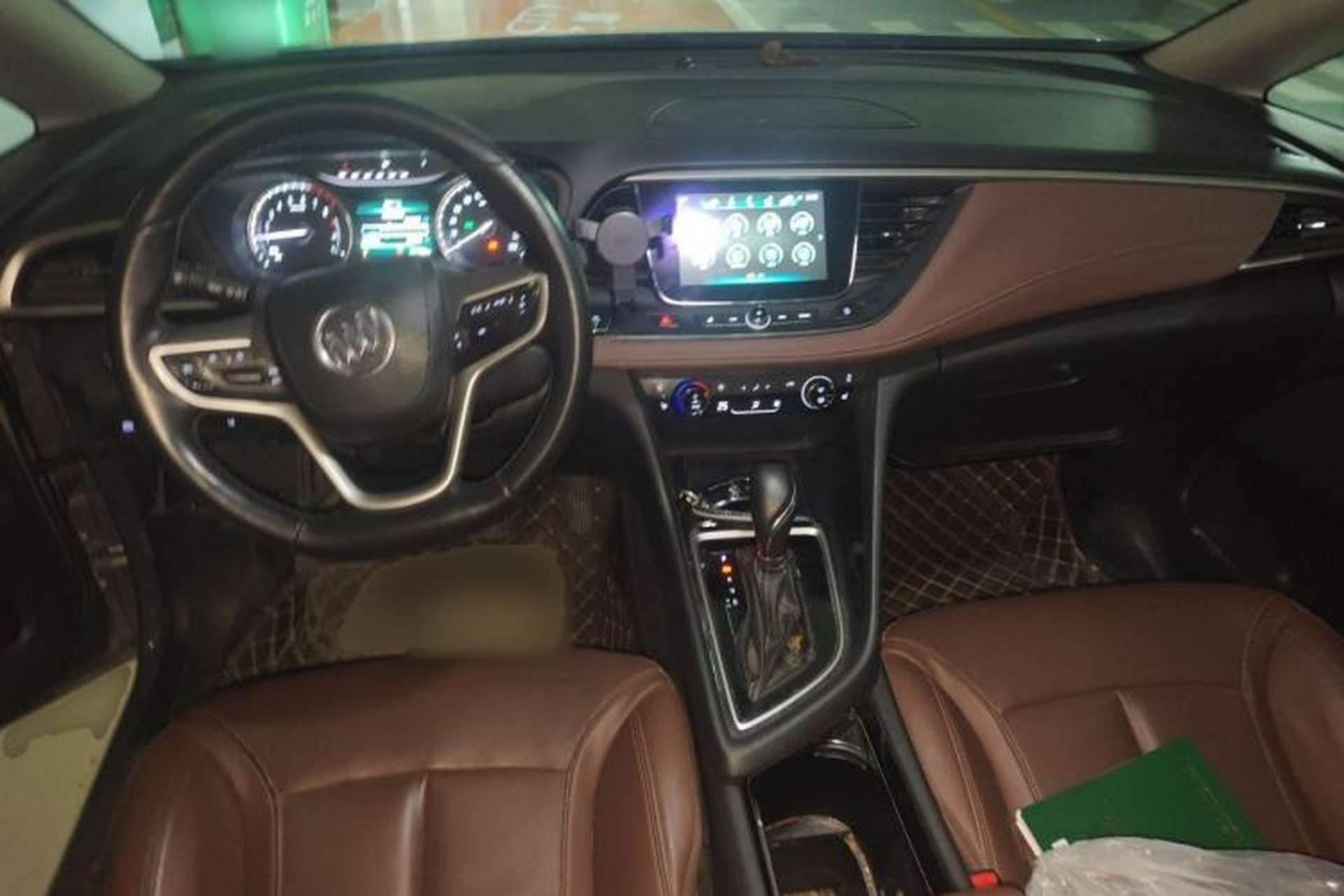 Used Buick GL6 2019 18T 6-Seater Connected Luxury Version China VI Standard Center Console