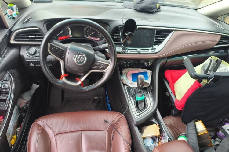 Used Buick GL6 2019 18T 6-Seater Connected Luxury Version China VI Standard Center Console