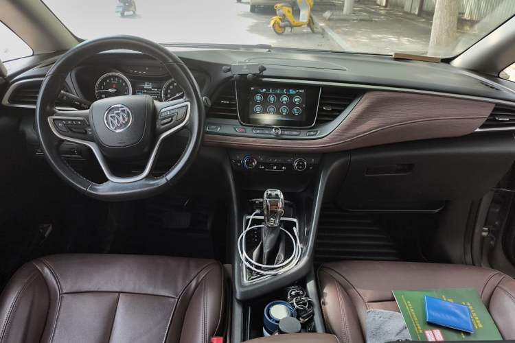 Used Buick GL6 2019 18T 6-Seater Connected Luxury Version China VI Standard Center Console