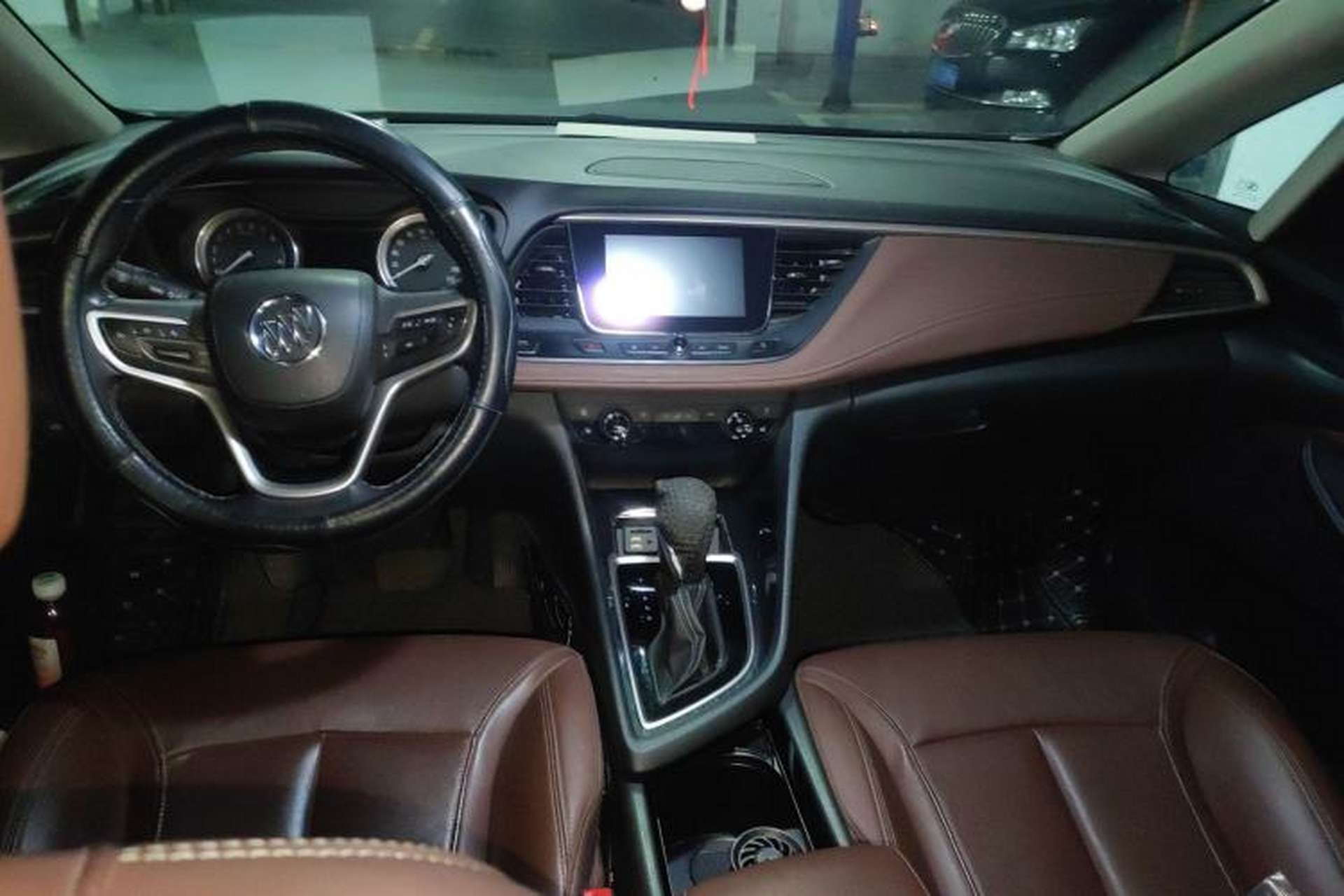 Used Buick GL6 2019 18T 6-Seater Connected Luxury Version China VI Standard Center Console