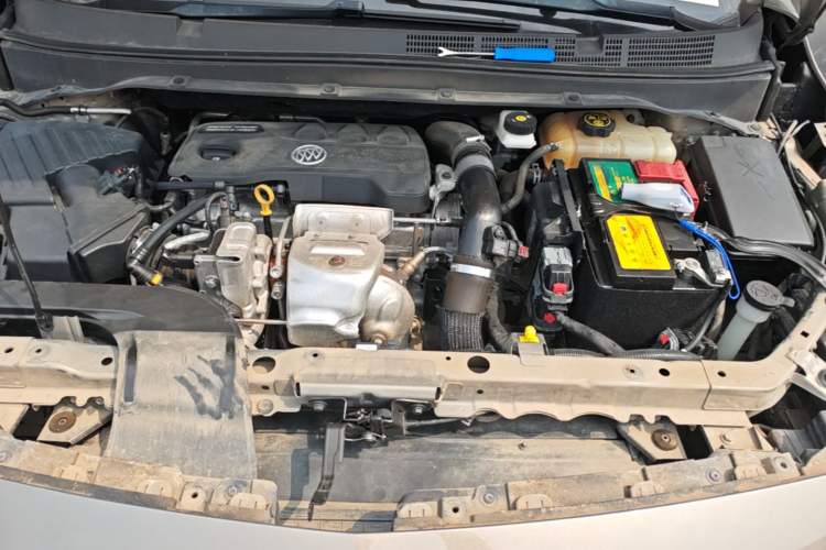 Used Buick GL6 2019 18T 6-Seater Connected Luxury Version China VI Standard Engine Bay