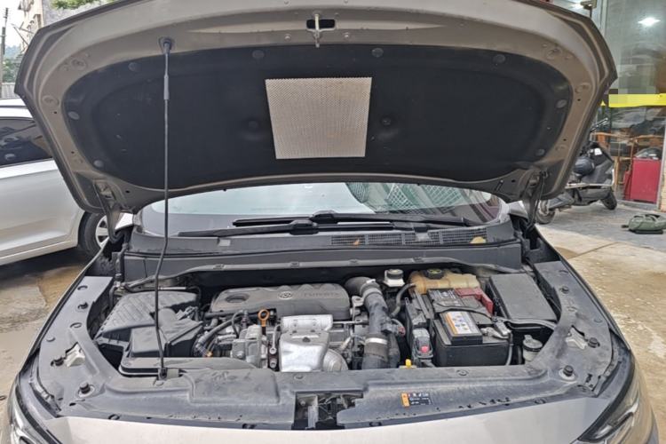 Used Buick GL6 2019 18T 6-Seater Connected Luxury Version China VI Standard Engine Bay