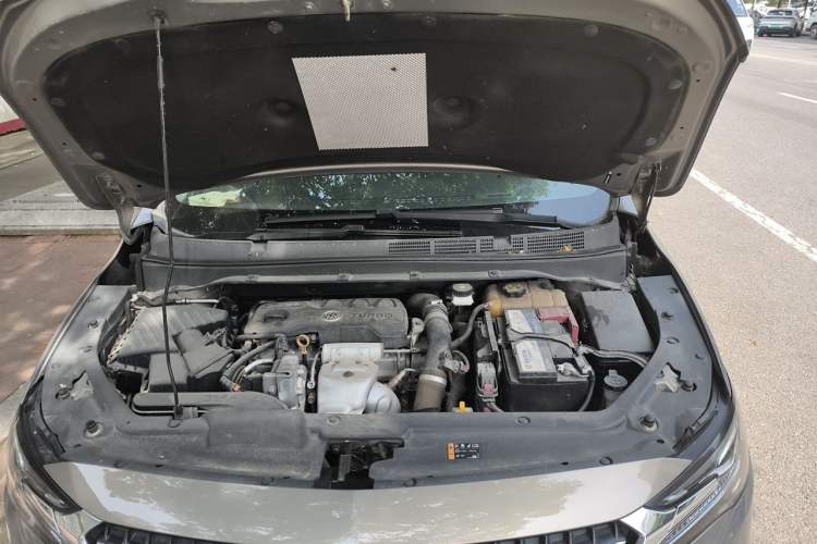 Used Buick GL6 2019 18T 6-Seater Connected Luxury Version China VI Standard Engine Bay