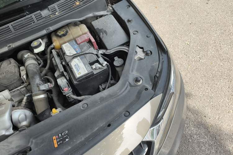Used Buick GL6 2019 18T 6-Seater Connected Luxury Version China VI Standard Engine Bay Left