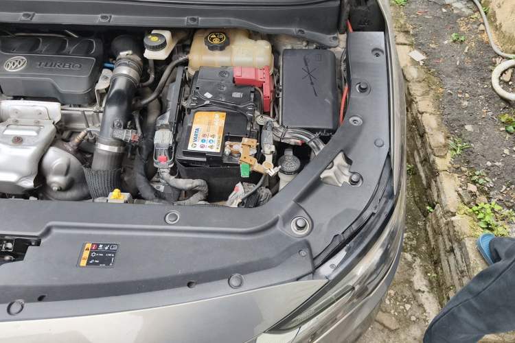Used Buick GL6 2019 18T 6-Seater Elite Version China VI Standard Engine Bay Left