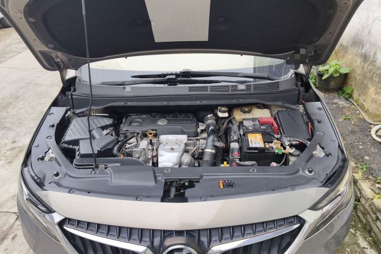 Used Buick GL6 2019 18T 6-Seater Elite Version China VI Standard Engine Bay