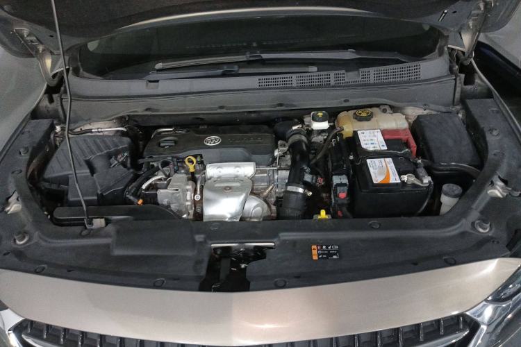 Used Buick GL6 2019 18T 6-Seater Connected Luxury Version China VI Standard Engine Bay