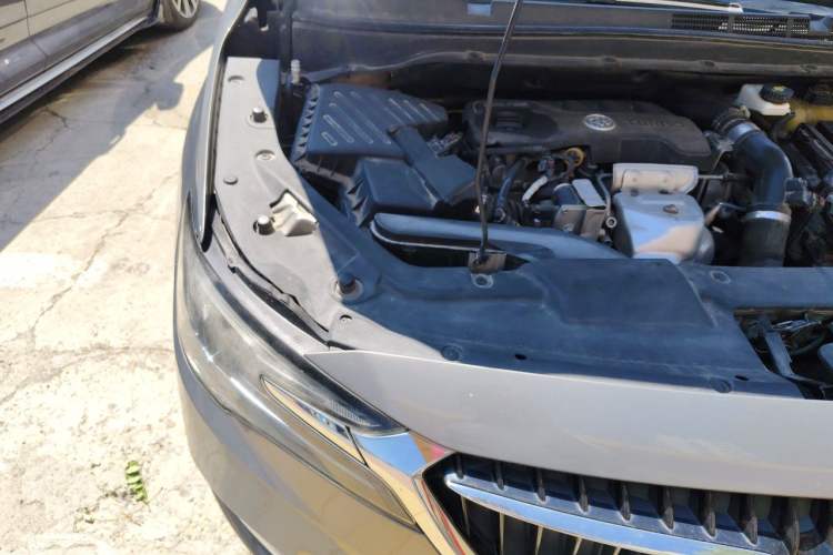 Used Buick GL6 2019 18T 6-Seater Connected Luxury Version China VI Standard Engine Bay Right