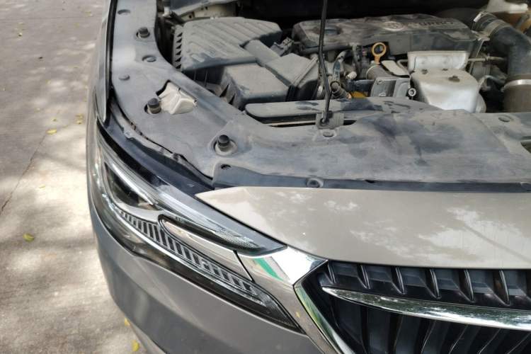 Used Buick GL6 2019 18T 6-Seater Connected Luxury Version China VI Standard Engine Bay Right