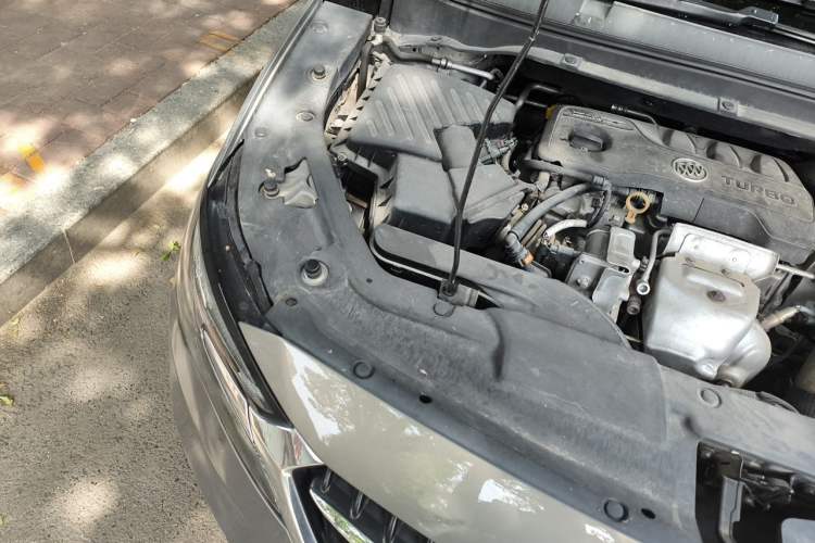 Used Buick GL6 2019 18T 6-Seater Connected Luxury Version China VI Standard Engine Bay Right