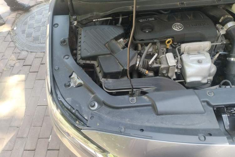 Used Buick GL6 2019 18T 6-Seater Connected Luxury Version China VI Standard Engine Bay Right