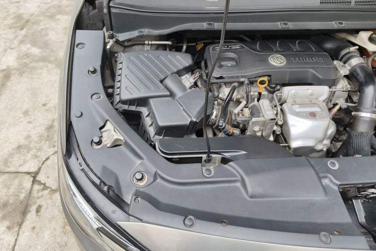 Used Buick GL6 2019 18T 6-Seater Elite Version China VI Standard Engine Bay Right