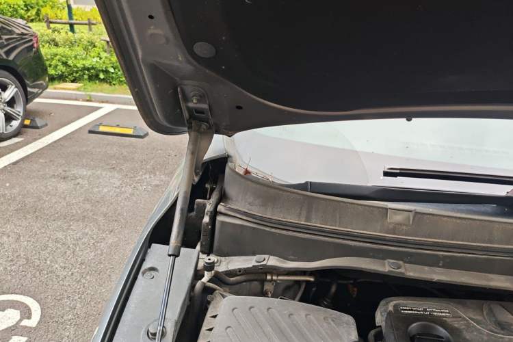 Used Buick GL6 2019 18T 6-Seater Connected Luxury Version China VI Standard Engine Bay Right