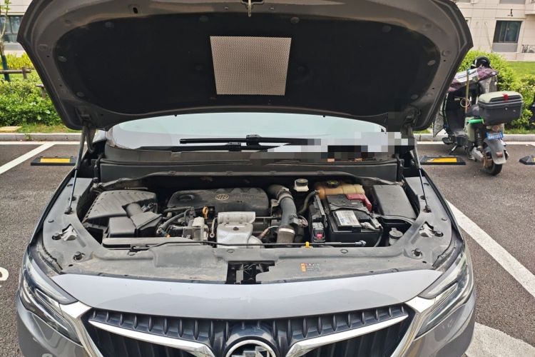 Used Buick GL6 2019 18T 6-Seater Connected Luxury Version China VI Standard Engine Bay