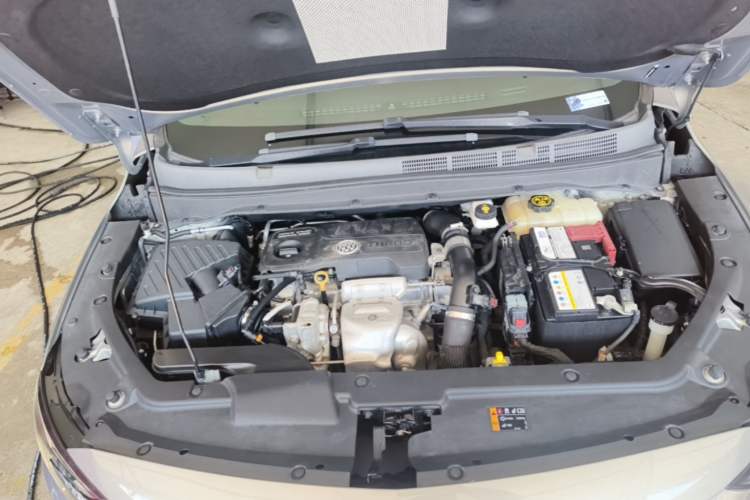Used Buick GL6 2019 18T 6-Seater Connected Luxury Version China VI Standard Engine Bay
