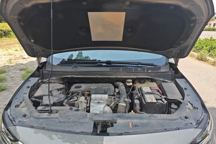 Used Buick GL6 2019 18T 6-Seater Connected Luxury Version China VI Standard Engine Bay
