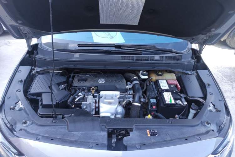 Used Buick GL6 2019 18T 6-Seater Connected Luxury Version China VI Standard Engine Bay