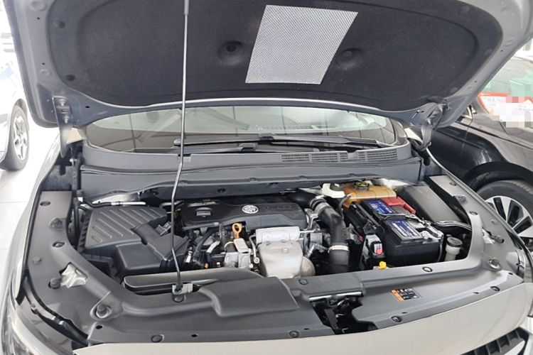 Used Buick GL6 2019 18T 6-Seater Connected Luxury Version China VI Standard Engine Bay