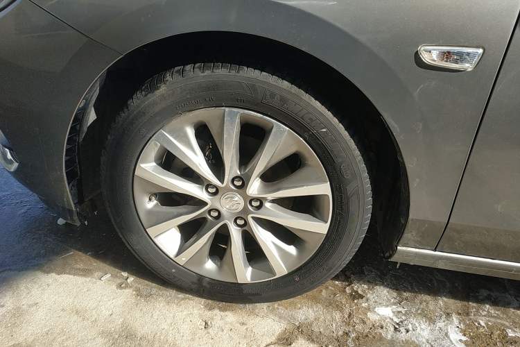 Used Buick GL6 2019 18T 6-Seater Connected Luxury Version China VI Standard Exterior 4