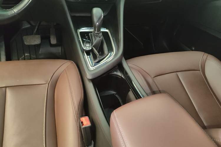 Used Buick GL6 2019 18T 6-Seater Connected Luxury Version China V Standard Gear Lever