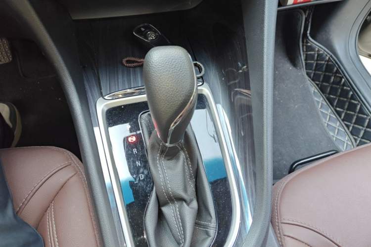 Used Buick GL6 2019 18T 6-Seater Connected Luxury Version China VI Standard Gear Lever