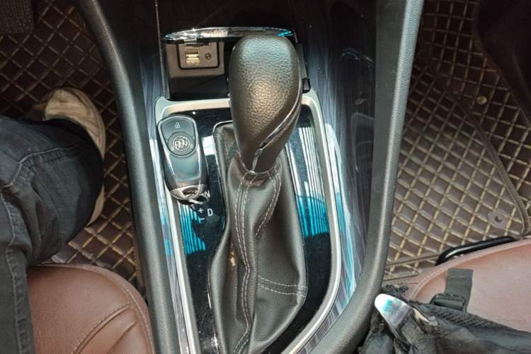 Used Buick GL6 2019 18T 6-Seater Connected Luxury Version China VI Standard Gear Lever