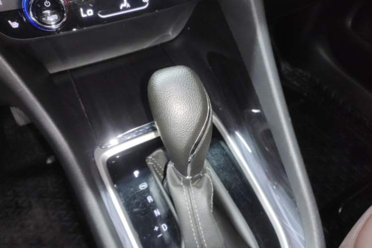 Used Buick GL6 2019 18T 6-Seater Connected Luxury Version China VI Standard Gear Lever