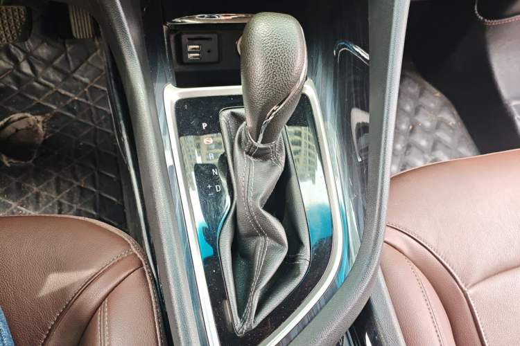 Used Buick GL6 2019 18T 6-Seater Connected Luxury Version China VI Standard Gear Lever